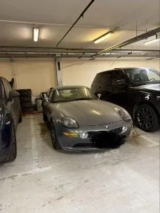 BMW Z8 на подземной парковке в Москве